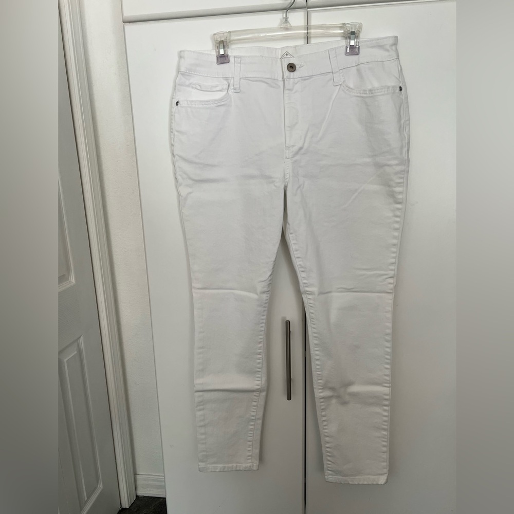 St. John's Bay Women's White Skinny Jeans Sz 16